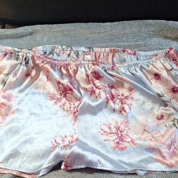 3 Piece Plus size Floral Satin Kimono Robe, Shirt and Shorts - Picture 10 of 10